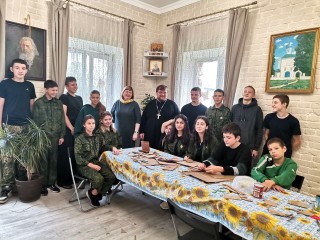 Память и помощь: кадеты из Малина изготовили окопные свечи после урока истории в храме