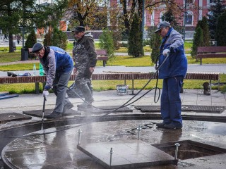 Уходит в спячку: сухой фонтан в Бронницах законсервировали до весны. Зачем и как это делают?