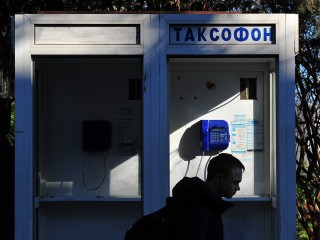 Призрак, который покатался ночью на поезде в парке, теперь «похулиганил» в таксофоне
