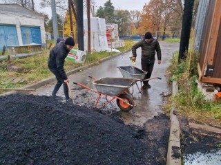 Новые окна, плитка, кондиционеры и отмостка: в корпусе «Б» Дубненской больницы в Талдоме идет ремонт