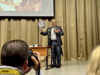 Ученики Лопатинской школы встретились с писателем Алексеем Плотниковым
