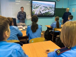 От истории службы до детских рисунков: в Шатуре прошел урок мужества для кадетов