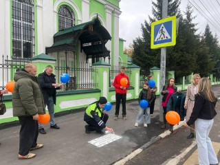 Надписи-напоминания для пешеходов появились у переходов на улице Ленина в Озерах