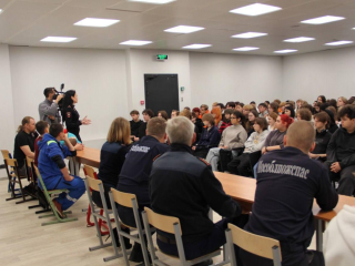 В колледже «Энергия» провели необычный «Краш-курс»: что студенты узнали о безопасности на дорогах и почему теперь боятся лопать шары