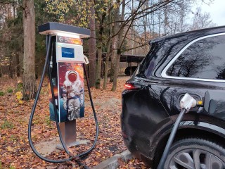 Электрозаправку с космическим дизайном установили в Звездном городке