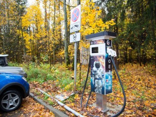 Космонавт Залетин оценил удобство новой зарядной станции в Звездном городке