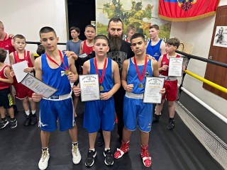 Боксеры выиграли три боя на ринге в Шаховской