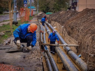 Строительство участков тепловых сетей на Москворецкой улице завершат в ноябре
