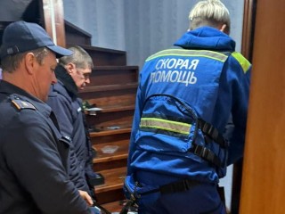 В Шатуре спасатели помогли медикам транспортировать пациента с большим весом