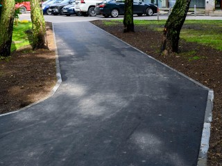Пешеходы Ленинского округа получили новые тротуары к школам и больницам