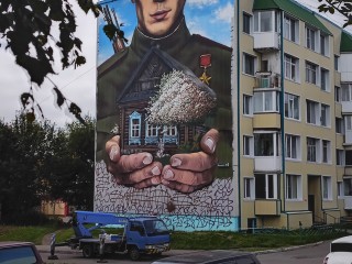 Две работы Сергея Салина из Пушкино украсили фасады жилых домов на Камчатке
