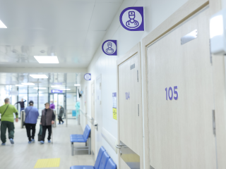 Парадная закрыта, но прием открыт: как попасть в детскую поликлинику