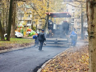 На Банковской улице меняют асфальт