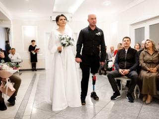 Свадьба ветерана СВО в Люберцах: история знакомства с художницей в реабилитационном центре