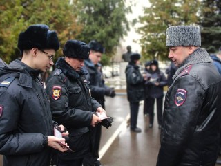 В округе проверили готовность полицейских к зиме и службе в новых мундирах