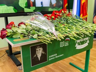 В лобненской школе открыли Парту Героя в память о выпускнике Даниле Аникееве