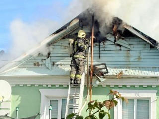 Пожарные в Красной Пойме потушили жилой дом