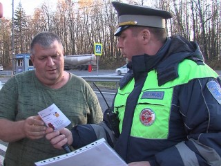 Госавтоинспекторы в Луховицах ужесточили проверки большегрузного транспорта