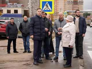 Жителям Котельников показали обходной тротуар к новой поликлинике на время строительства дороги