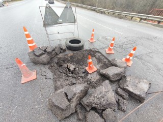 На Красноармейском шоссе 30 октября залатают яму, из-за которой пострадали семь автомобилей