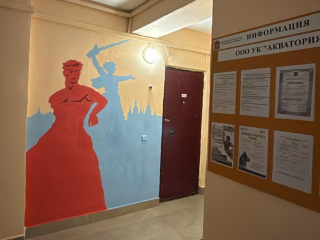 Новые почтовые ящики, яркие цветовые решения: красногорские подъезды преображаются