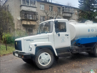 Цистерну с питьевой водой для жителей установили на время ремонта сетей в Опалихе