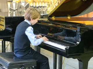 Пианисты из Жуковского показали свой талант на конкурсе «Юный виртуоз за роялем»