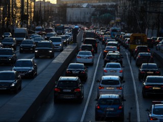 Вечернюю загрузку дорог оценили в пять баллов