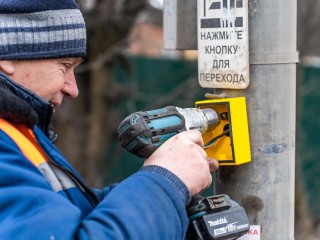Безопасность дорог: Мосавтодор привел в порядок светофоры на региональных дорогах