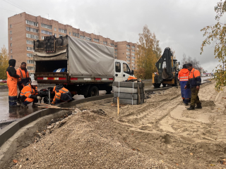 До конца октября на проспекте Ильича уложат новый асфальт и установят опоры освещения