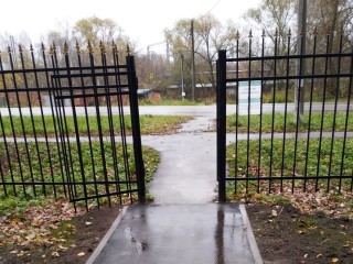 Тайная тропа закрыта: почему калитка в парке Ожерелья больше не для всех