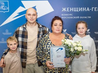 Участница женского конкурса и юные артисты из Пересвета растрогали публику душевным исполнением песни