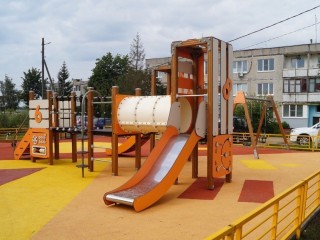 В Коломне и Озерах обновили 34 детские игровые площадки