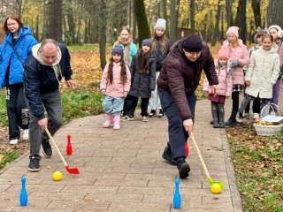 В Свердловском парке состоялась семейная квест-игра, посвященная Дню отца
