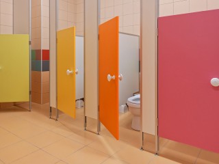 В Московском зоопарке открылся туалетный комплекс с научным уголком