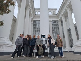 Лыткаринские школьники сыграли в шахматы с роботом на ВДНХ
