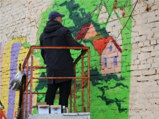 В Серебряных Прудах на стене дома рождается памятник мужеству