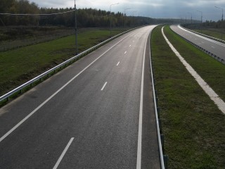 Коммунальщики расчистят обочины дороги на улице Лесопарковой