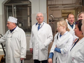 Вкусное трудоустройство: в Сергиевом Посаде герои СВО познакомились с работой хлебокомбината