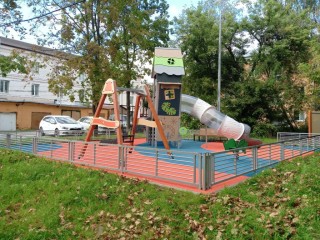 На проспекте Ленина установили новую детскую площадку