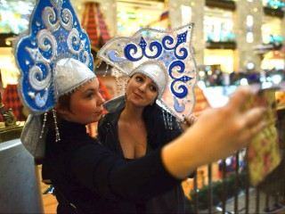 Почему русские женщины снова надевают кокошники: новый тренд национального стиля