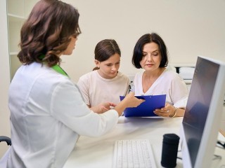 Одна нога длиннее другой: как вовремя заметить проблему у ребенка