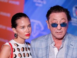 Невеста Лепса шокировала подписчиков откровенным платьем