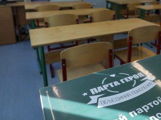 Парту Героя в честь погибшего на СВО выпускника открыли в Новопетровской школе