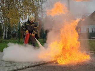 В честь 35-летия МЧС в Луховицах устроили праздник с огоньком