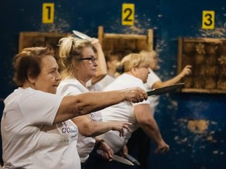 Жители Пушкино научились метать ножи на занятии городского клуба