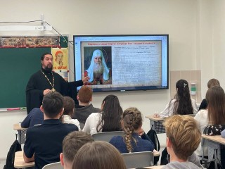 Школьники Пушкино встретились со священником ко Дню народного единства