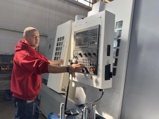 Заводы в Шаховской набирают персонал с хорошей зарплатой и бесплатным обучением