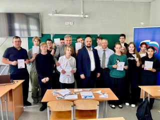 Школьники из Бронниц написали письма военнослужащим в зоне СВО