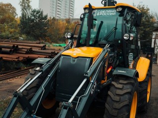 Коммунальщики Лосино-Петровского получили новый экскаватор-погрузчик